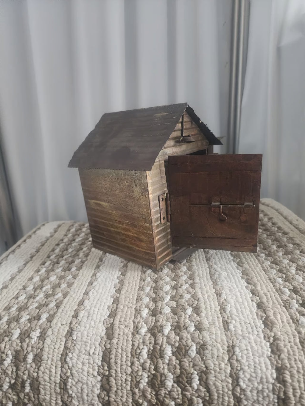 MUSIC BOX ~It’s A Small World~ TIN~ Horse  In Stable barn