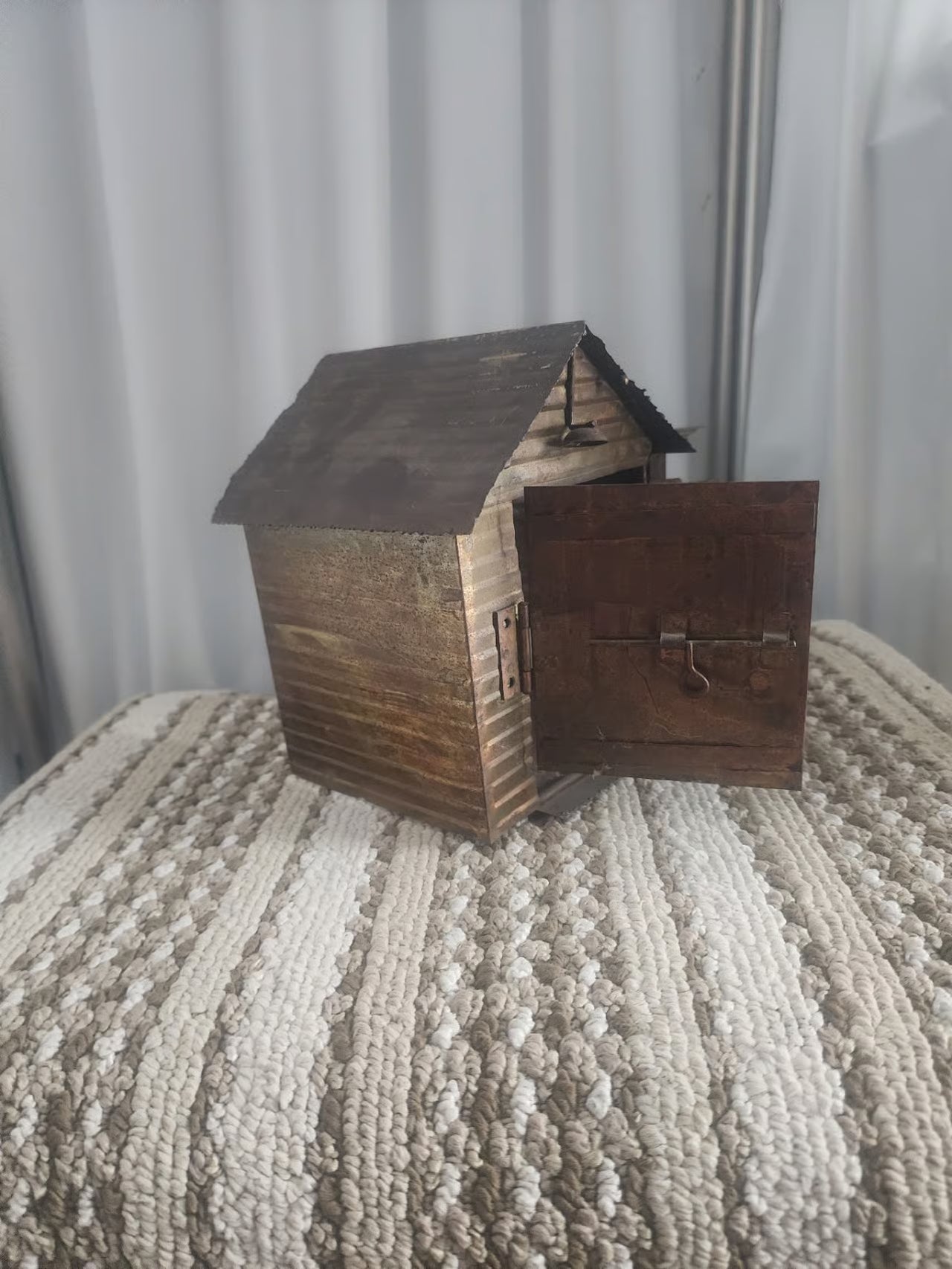 MUSIC BOX ~It’s A Small World~ TIN~ Horse  In Stable barn